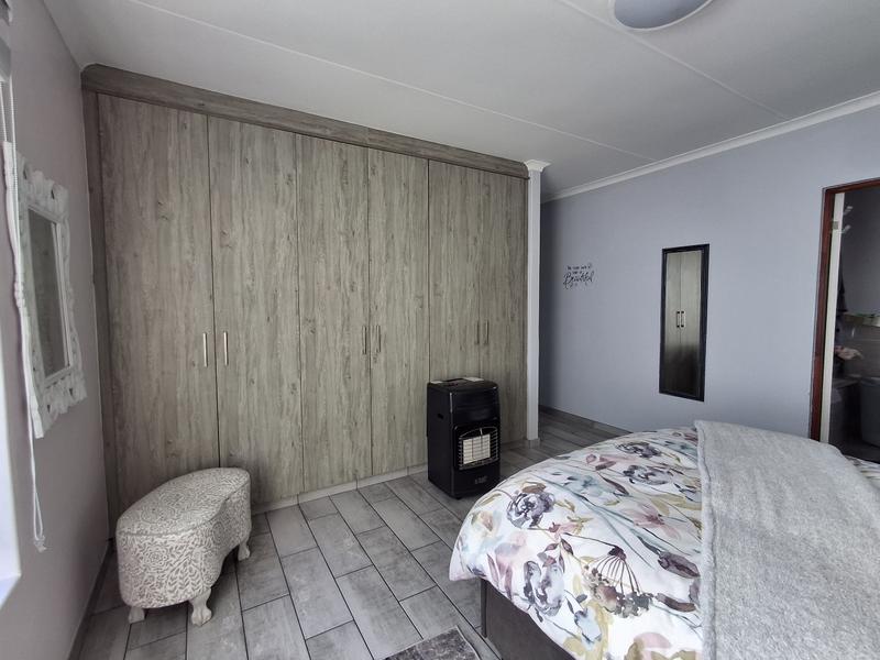 3 Bedroom Property for Sale in Golden Mile Western Cape